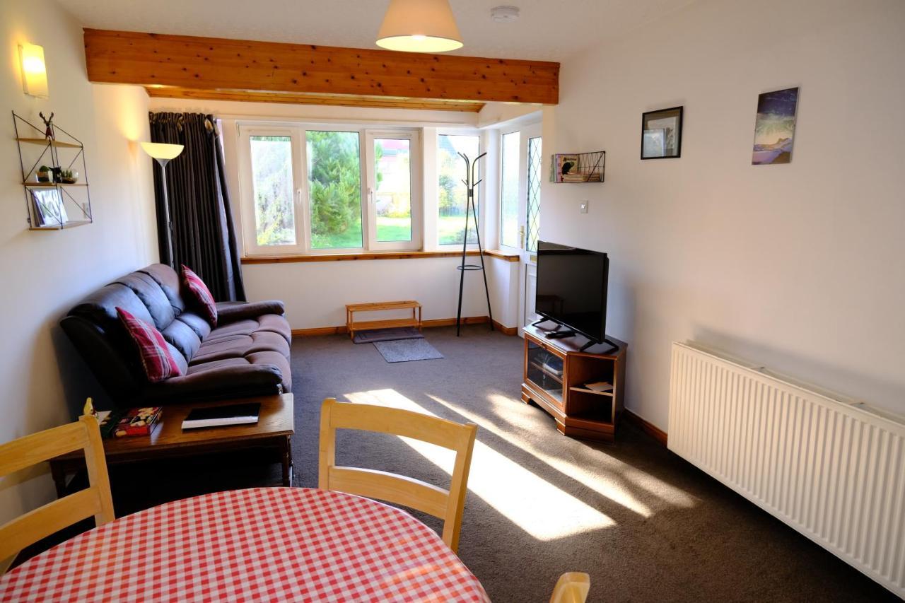 Lovely 1-Bedroom Apartment With Free Parking Inverness Exterior photo