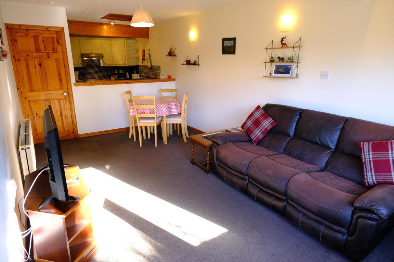 Lovely 1-Bedroom Apartment With Free Parking Inverness Exterior photo
