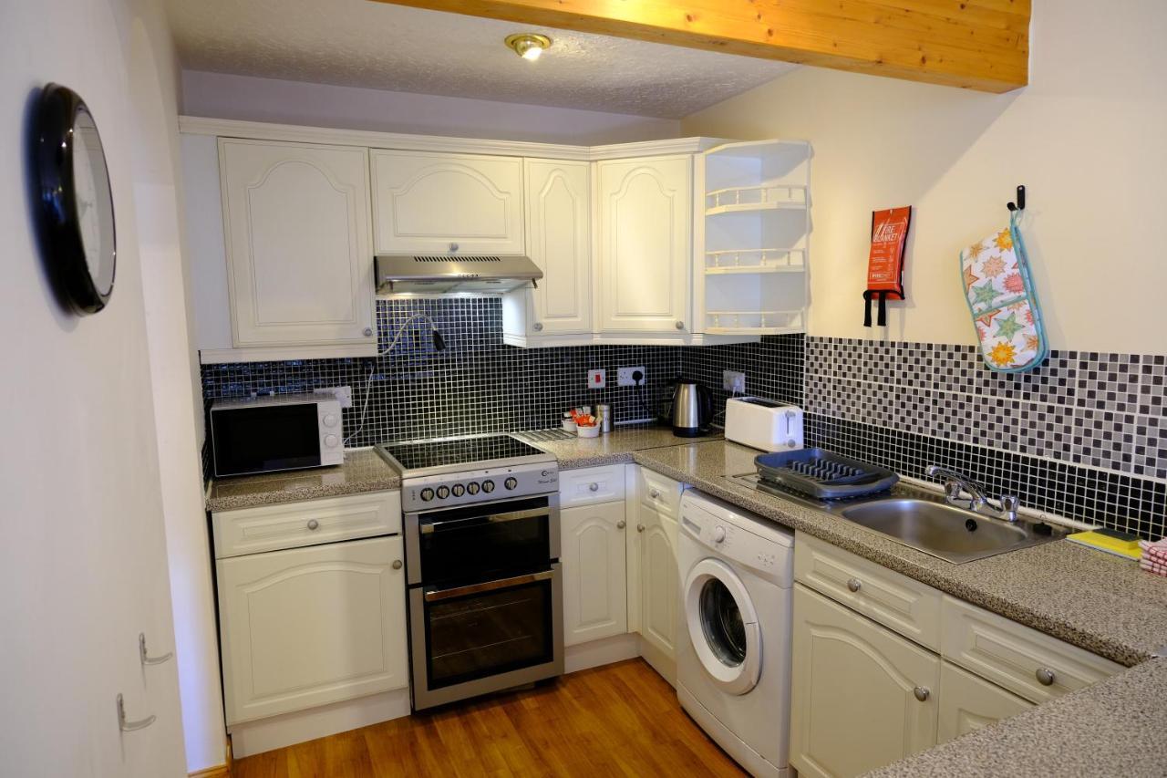 Lovely 1-Bedroom Apartment With Free Parking Inverness Exterior photo