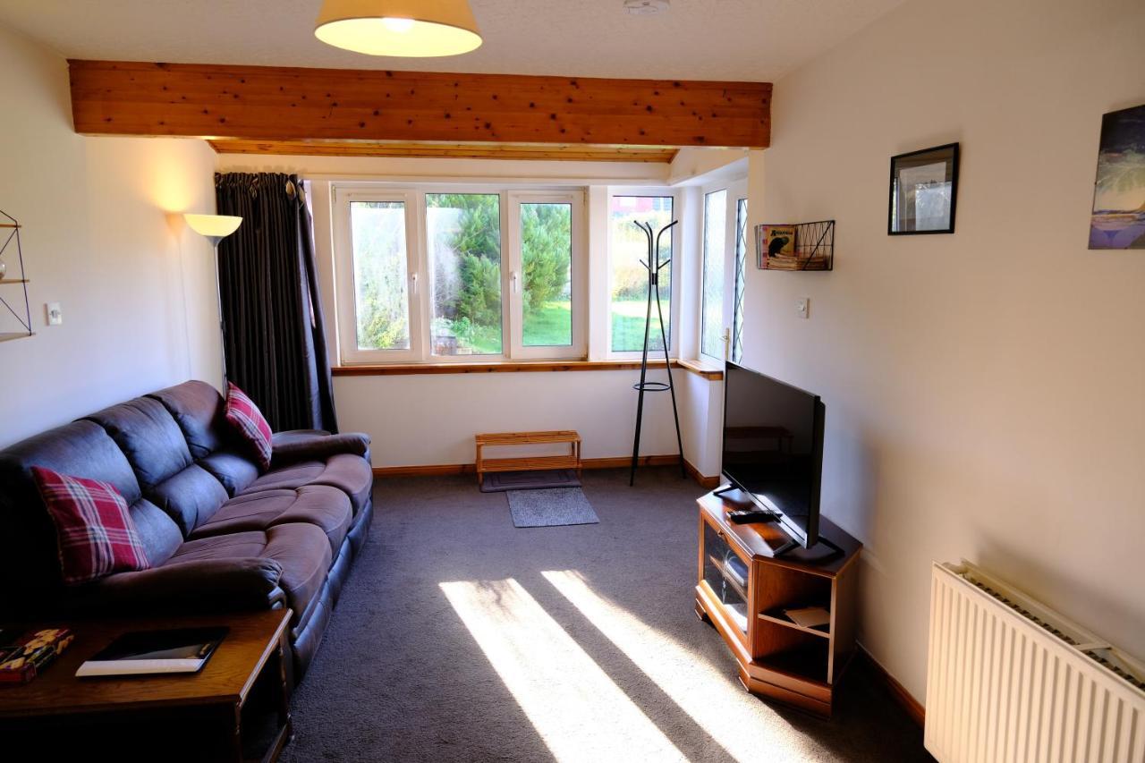 Lovely 1-Bedroom Apartment With Free Parking Inverness Exterior photo