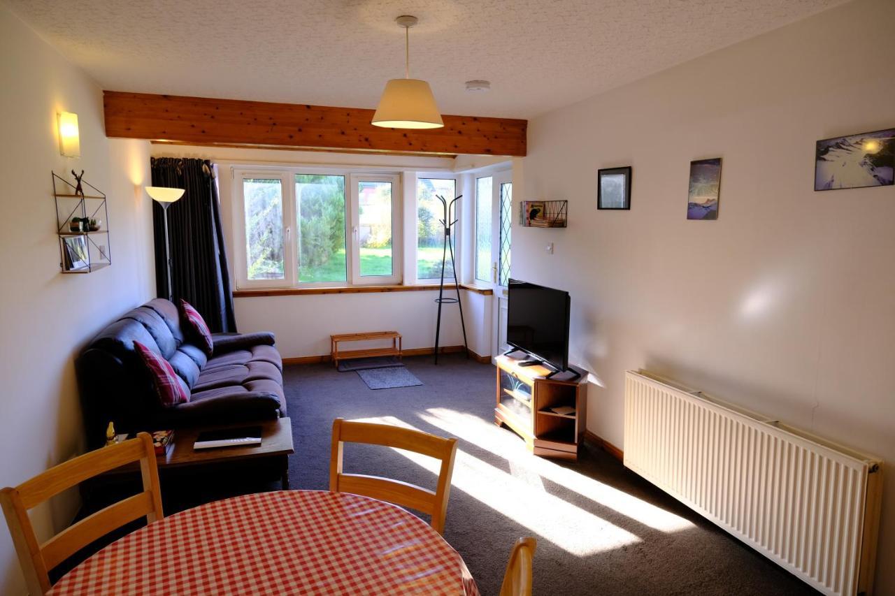 Lovely 1-Bedroom Apartment With Free Parking Inverness Exterior photo