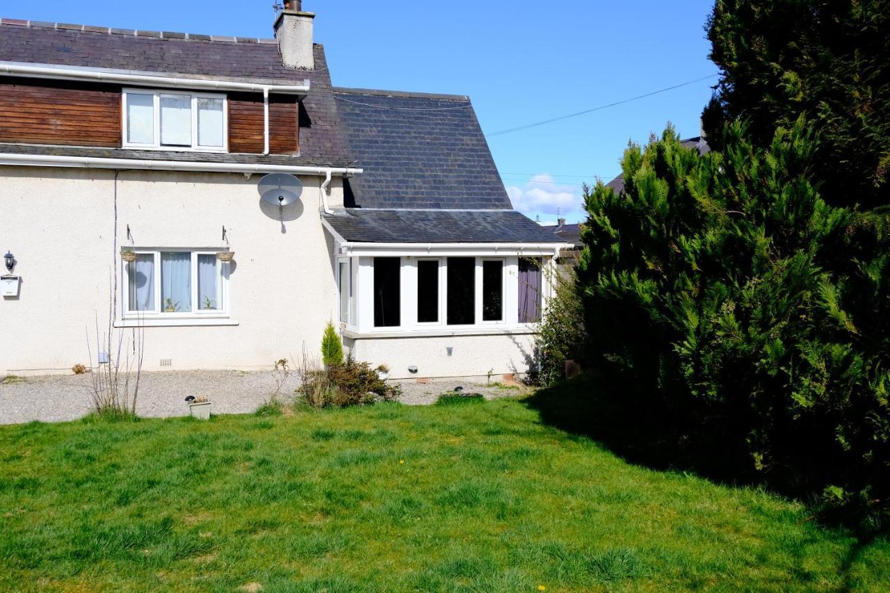 Lovely 1-Bedroom Apartment With Free Parking Inverness Exterior photo